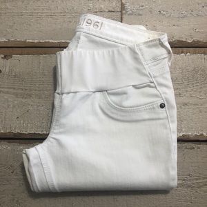 DL1961 White Maternity Crop Jeans